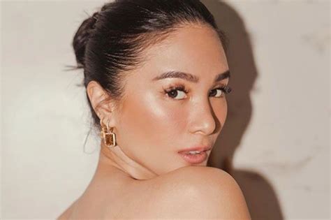 ang cutie na si cindy nagpasilip ng boobs at pussy